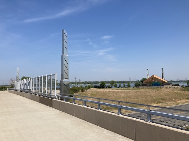 The bridge over Calumet Ave with Wolf Lake Memorial Park in the background