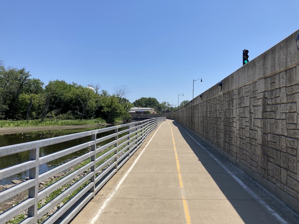 Paved portion of trail in Des Plaines