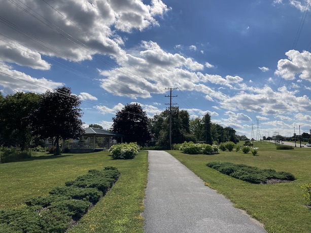 Trail in Gateway Park in Round Lake Beach, IL