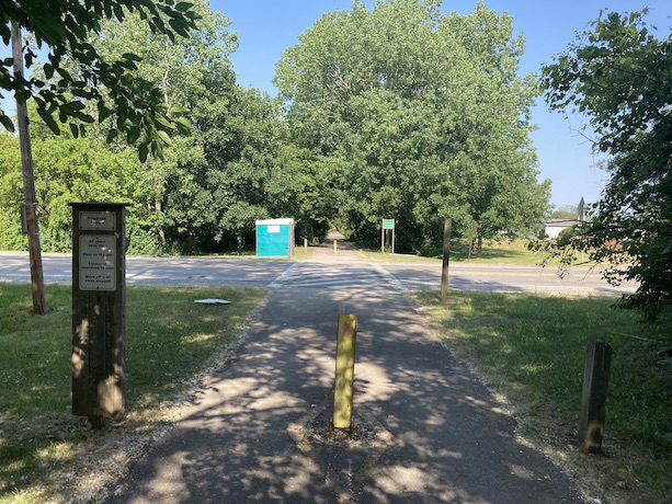 Crossing at Ridgeland Avenue