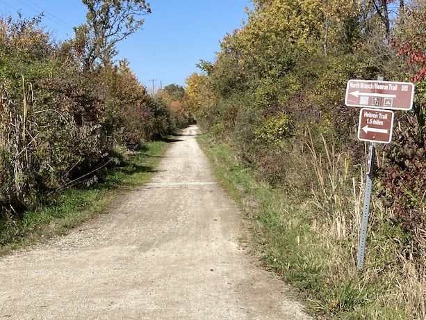 Sign pointing to connection with the Hebron Trail