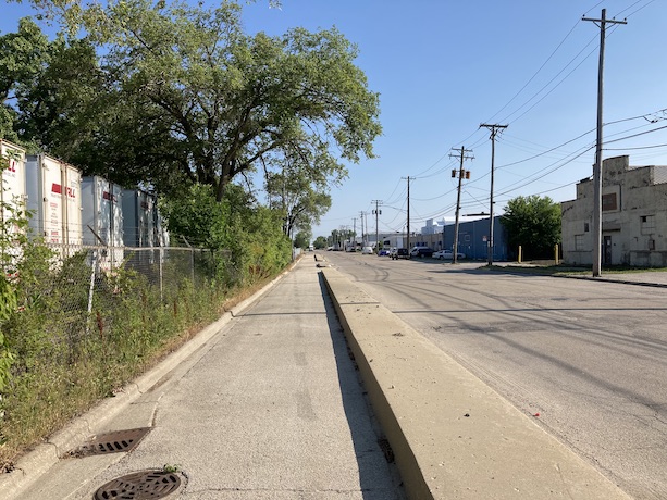 Trail alongside Commonwealth Ave in North Chicago