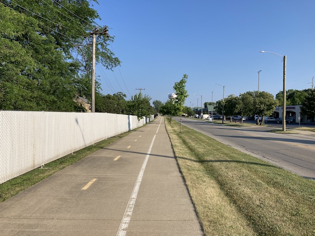 Trail next to Sheridan Rd in Fort Sheridan, IL