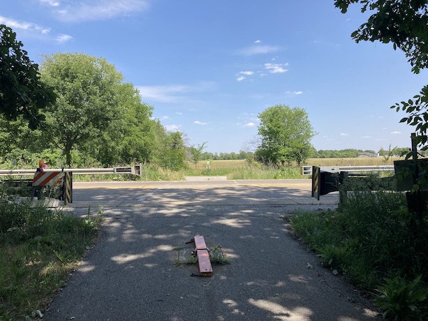 Crossing at Torrence Ave (Route 83)